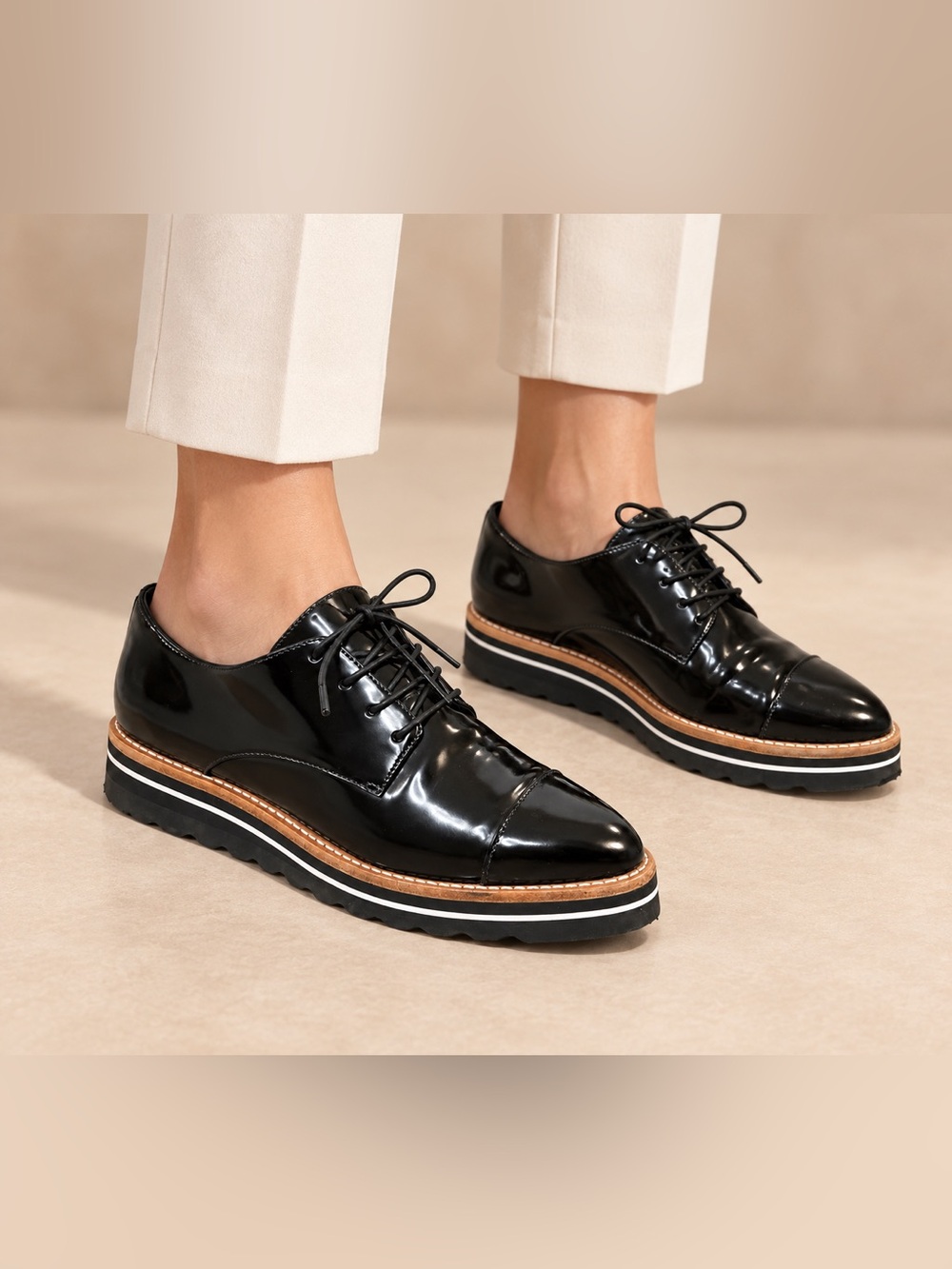 Vince Alanis Black Patent Leather Pointed Toe Oxford size 7